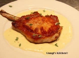 Pork Chops with Garlic Cream