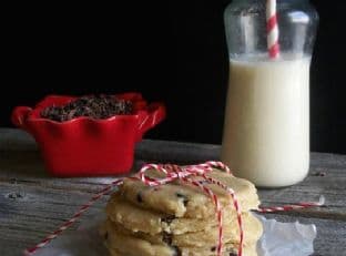 The Best Raw Chocolate Chip Cookies